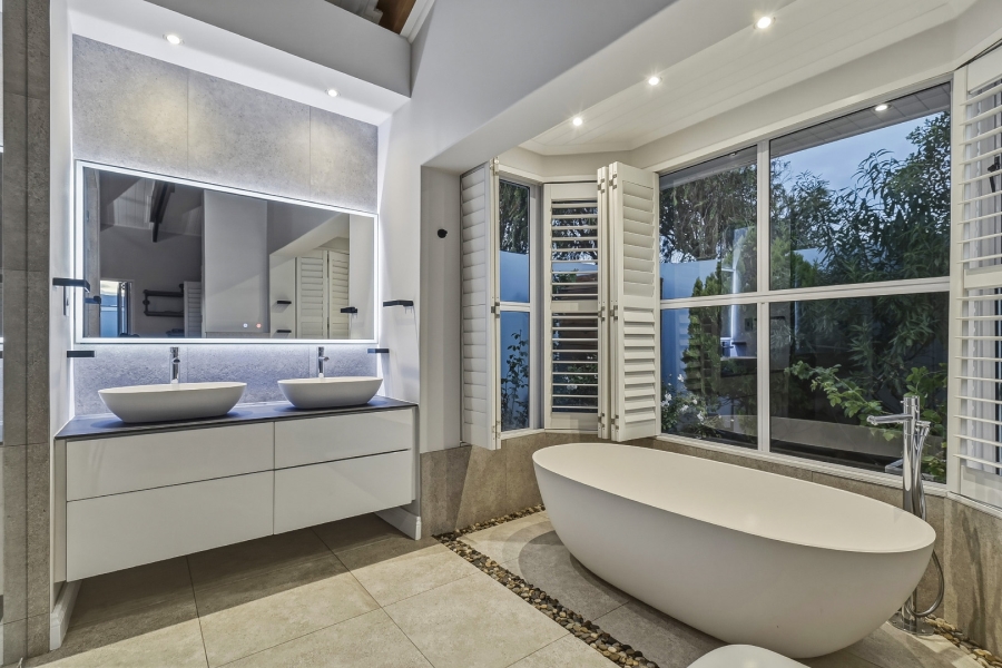 5 Bedroom Property for Sale in Southfield Western Cape